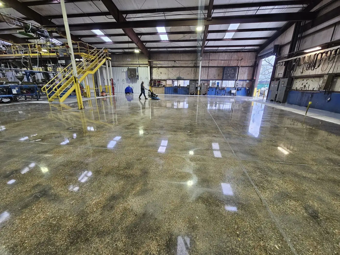 High-gloss plant floor in Hamilton, OH